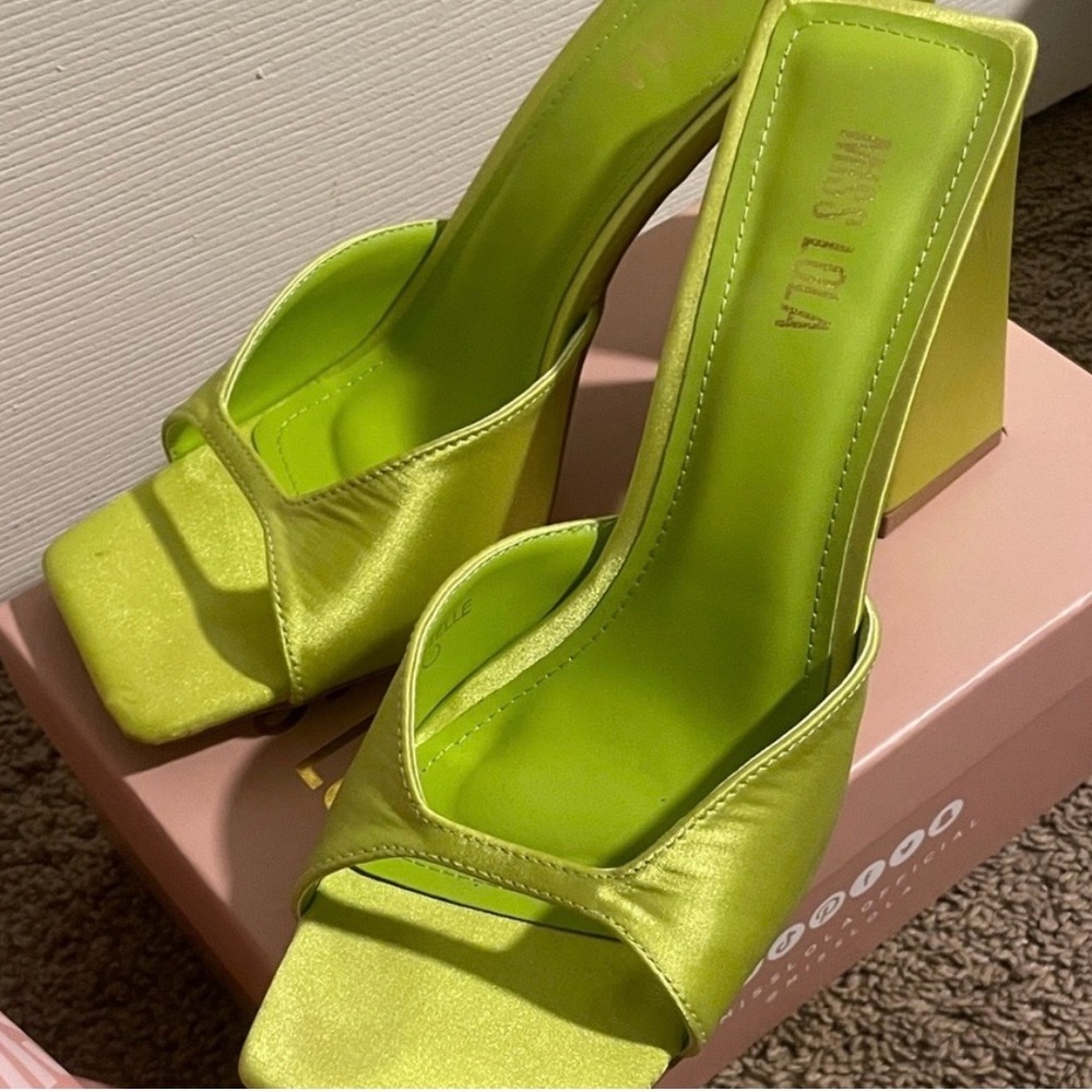 Miss Lola Neon Green Heels - Picture 4 of 4